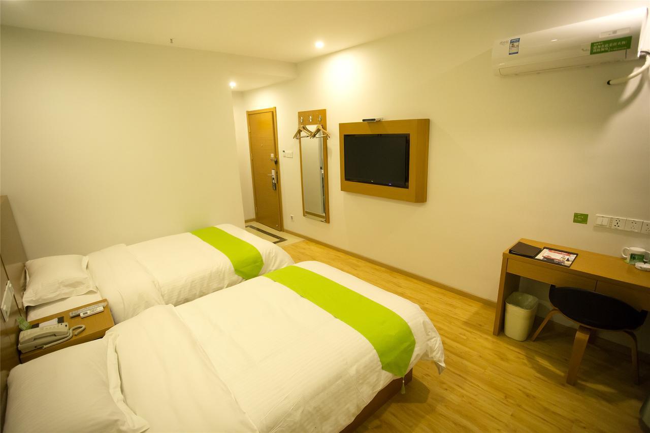 Vatica Shanghai Pudong Airport Town Renmintang Road Hotel Exterior foto
